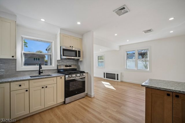 27 Mountainview Dr, Clifton City, NJ 07013