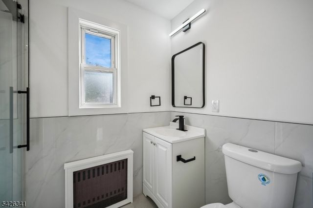 27 Mountainview Dr, Clifton City, NJ 07013