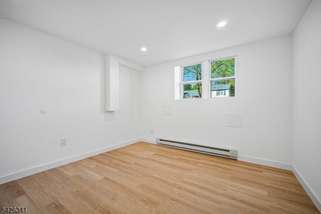 27 Mountainview Dr, Clifton City, NJ 07013