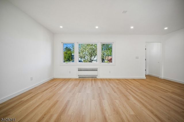 27 Mountainview Dr, Clifton City, NJ 07013