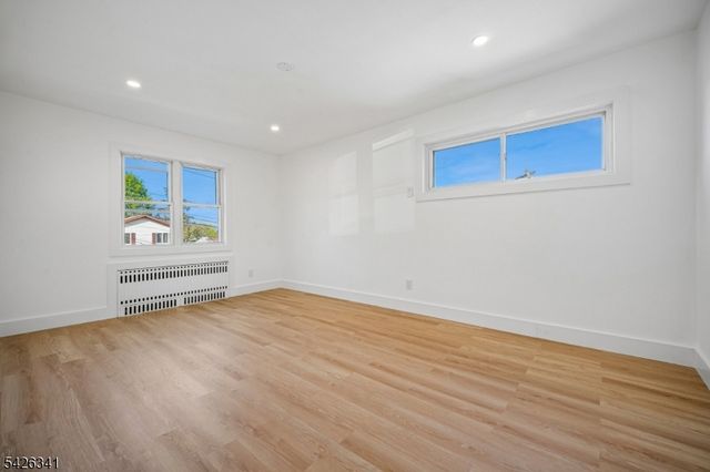 27 Mountainview Dr, Clifton City, NJ 07013