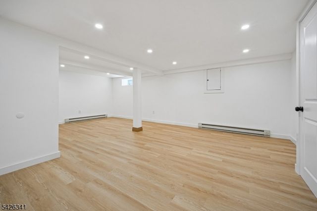 27 Mountainview Dr, Clifton City, NJ 07013