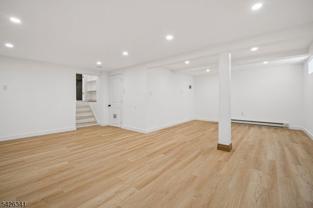 27 Mountainview Dr, Clifton City, NJ 07013