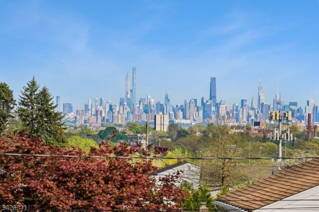 27 Mountainview Dr, Clifton City, NJ 07013