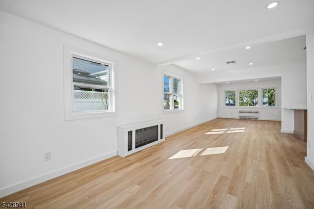 27 Mountainview Dr, Clifton City, NJ 07013