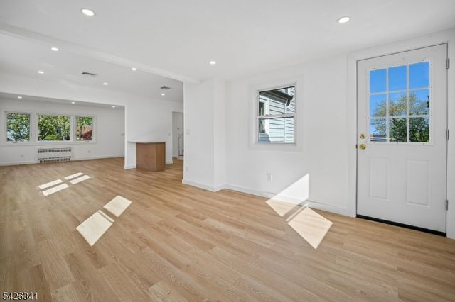 27 Mountainview Dr, Clifton City, NJ 07013