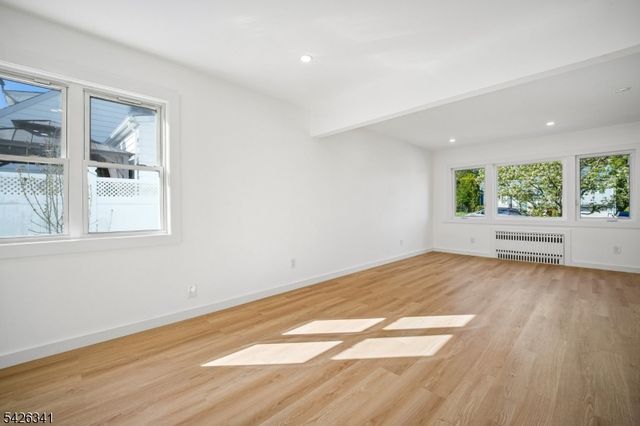 27 Mountainview Dr, Clifton City, NJ 07013