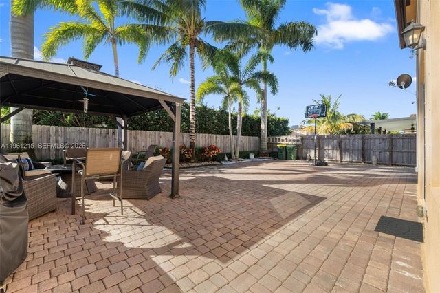 4182 NE 20th St, Homestead, FL 33033