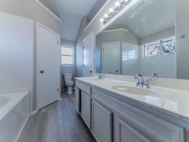 1807 Parkwood DR, Leander, TX 78641