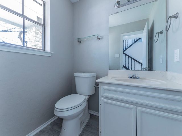 1807 Parkwood DR, Leander, TX 78641