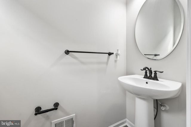 305 COURTHOUSE MANOR DR, Stafford, VA 22554