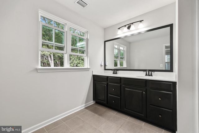 305 COURTHOUSE MANOR DR, Stafford, VA 22554