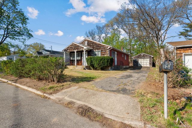 10 Timon Court, Huntington, NY 11743