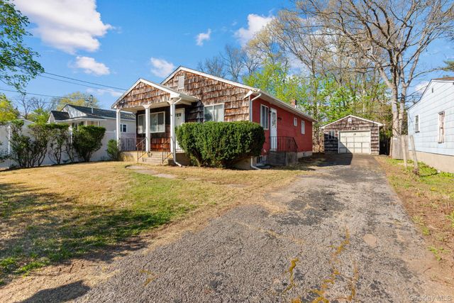 10 Timon Court, Huntington, NY 11743