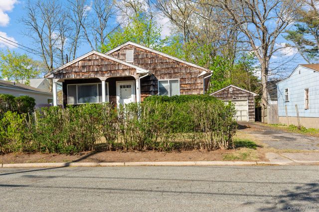 10 Timon Court, Huntington, NY 11743