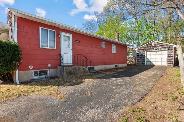10 Timon Court, Huntington, NY 11743