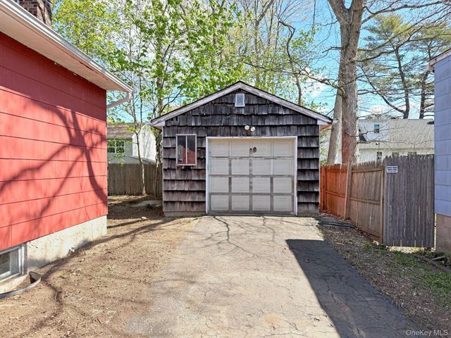 10 Timon Court, Huntington, NY 11743