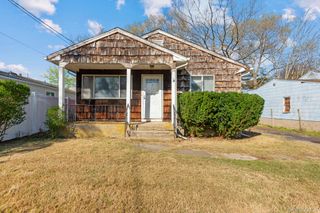 10 Timon Court, Huntington, NY 11743