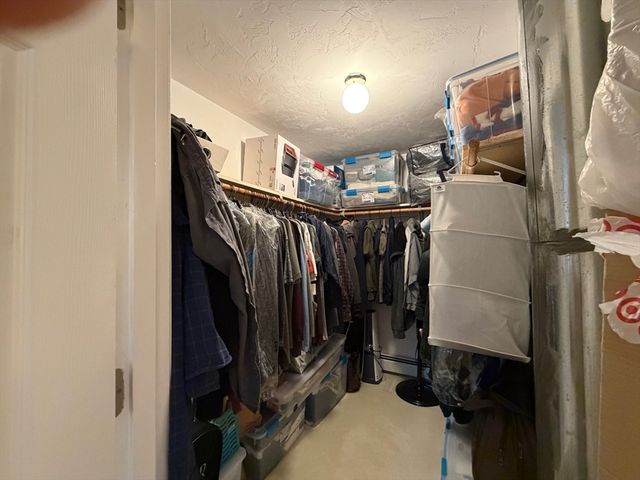 21 Woodridge Rd, Milford, MA 01757