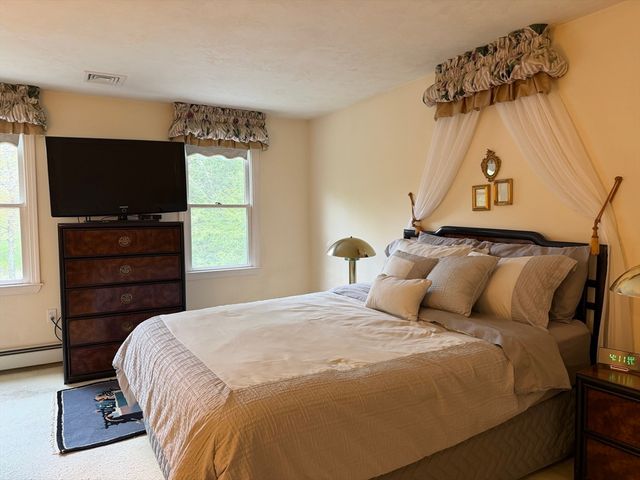 21 Woodridge Rd, Milford, MA 01757