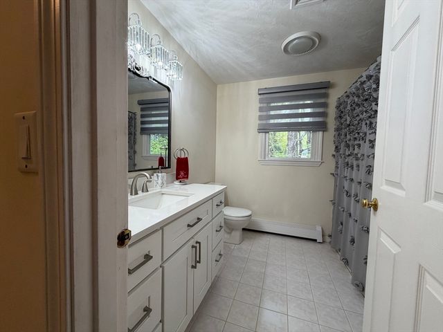 21 Woodridge Rd, Milford, MA 01757