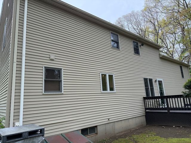 21 Woodridge Rd, Milford, MA 01757