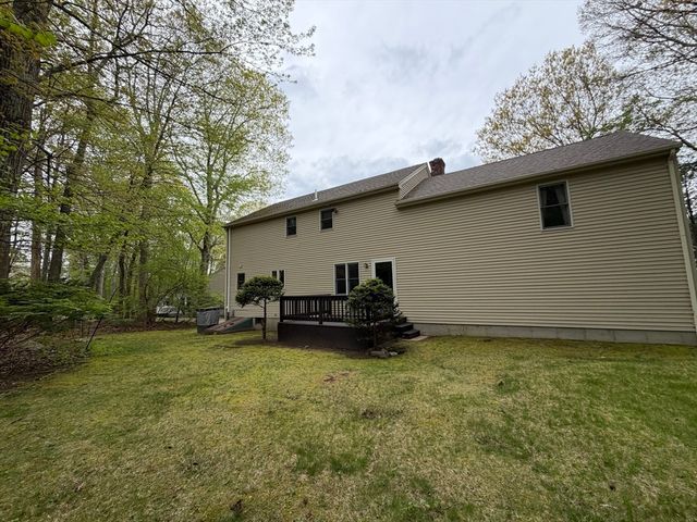 21 Woodridge Rd, Milford, MA 01757