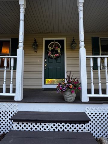 21 Woodridge Rd, Milford, MA 01757