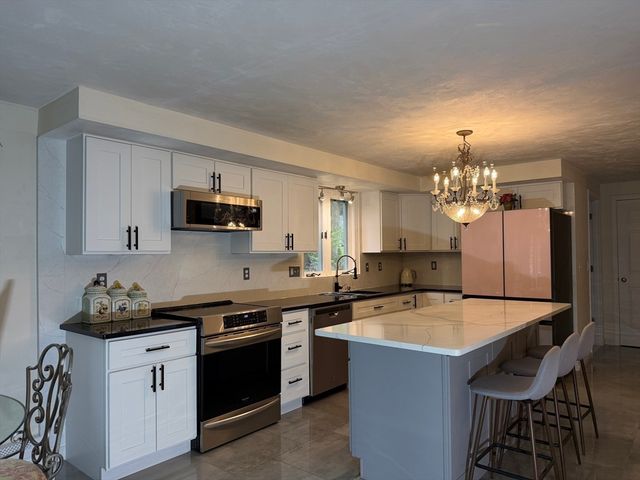 21 Woodridge Rd, Milford, MA 01757