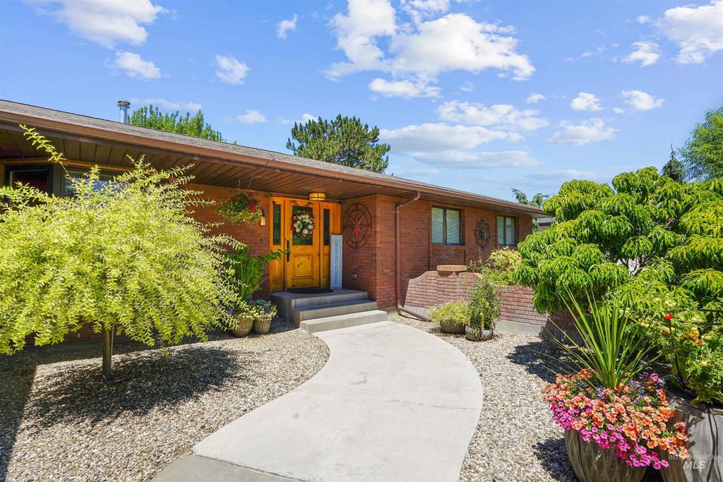 2020 Bennett Ave, Burley, ID 83318