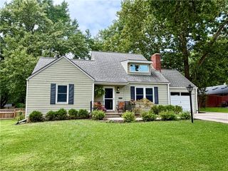 6710 Granada Lane, Prairie Village, KS 66208