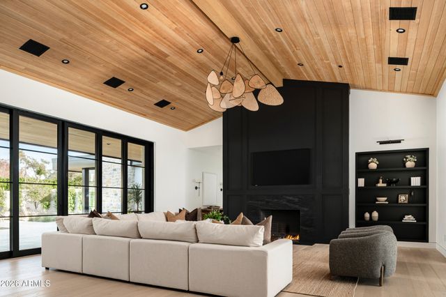 4864 E LAFAYETTE Boulevard, Phoenix, AZ 85018