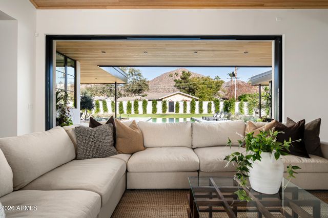 4864 E LAFAYETTE Boulevard, Phoenix, AZ 85018