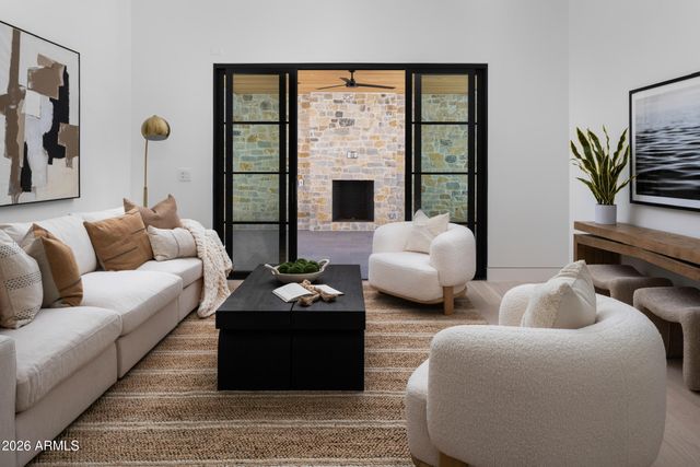 4864 E LAFAYETTE Boulevard, Phoenix, AZ 85018