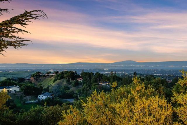 11571 Buena Vista Drive, Los Altos Hills, CA 94022