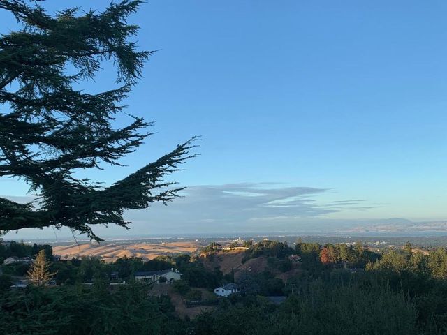 11571 Buena Vista Drive, Los Altos Hills, CA 94022
