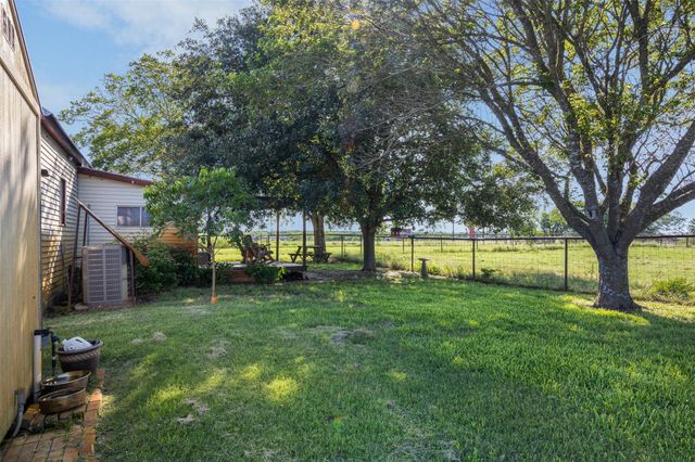 1546 County Road 203, Paige, TX 78659