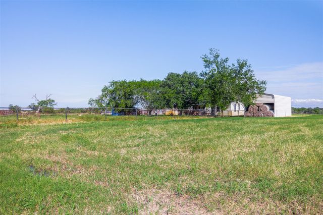 1546 County Road 203, Paige, TX 78659