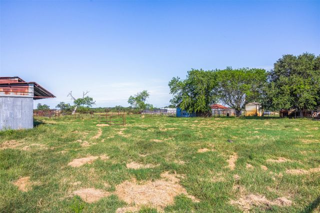 1546 County Road 203, Paige, TX 78659