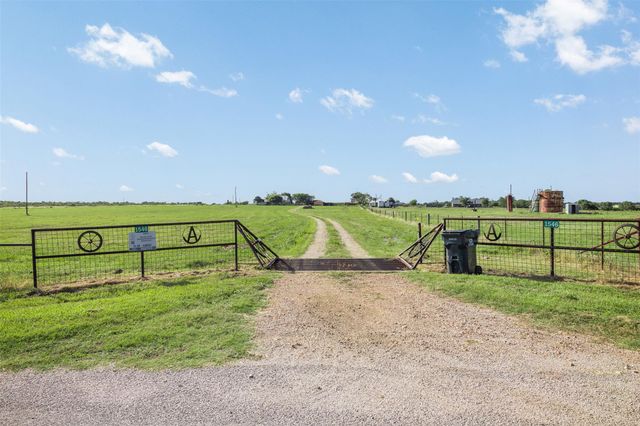 1546 County Road 203, Paige, TX 78659