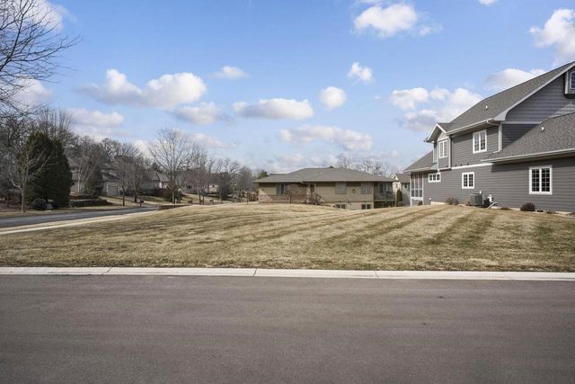 11 Arboredge Way, Fitchburg, WI 53711