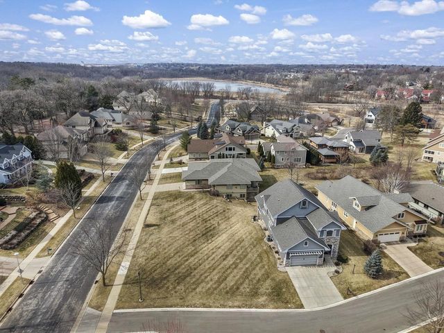 11 Arboredge Way, Fitchburg, WI 53711