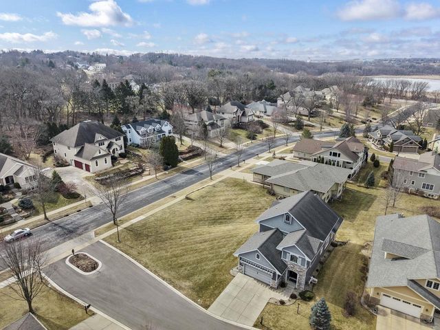 11 Arboredge Way, Fitchburg, WI 53711