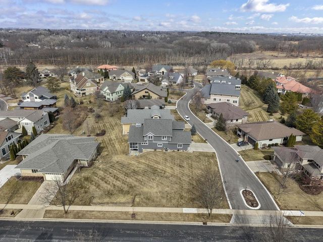 11 Arboredge Way, Fitchburg, WI 53711