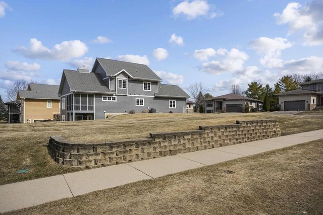 11 Arboredge Way, Fitchburg, WI 53711