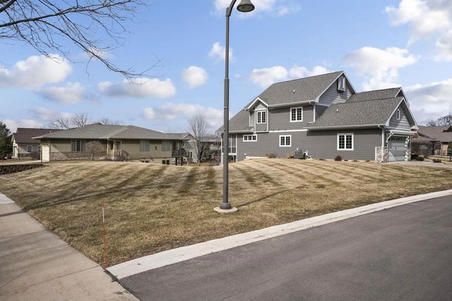 11 Arboredge Way, Fitchburg, WI 53711