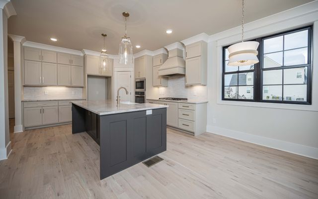 2829 Canfield Dr, Murfreesboro, TN 37128
