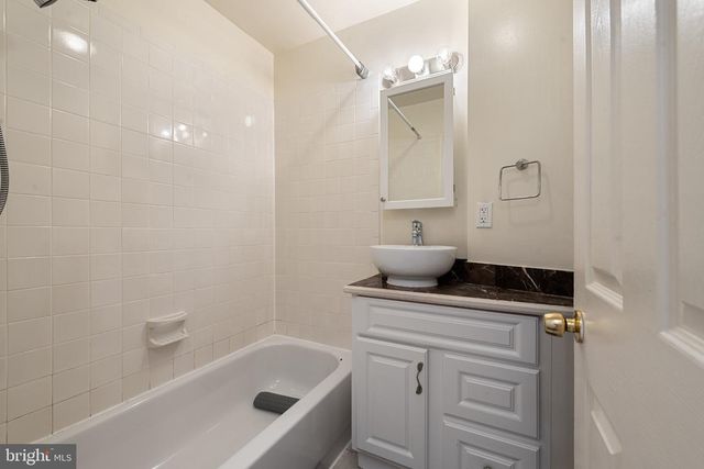 211 S MADEIRA ST, Baltimore, MD 21231