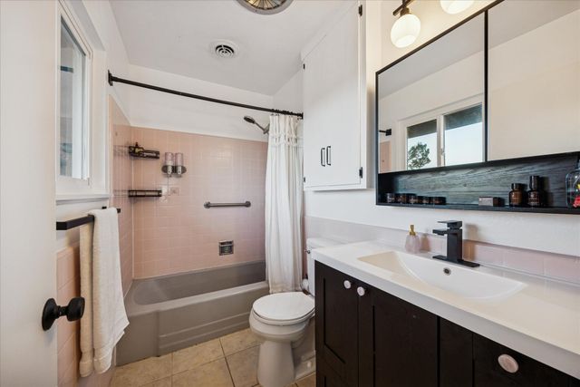 6407 Lynn LN, Lago Vista, TX 78645