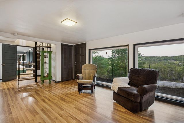 6407 Lynn LN, Lago Vista, TX 78645